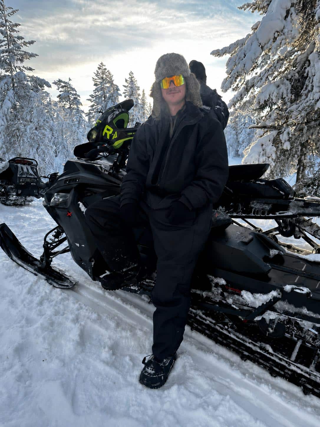 Marcel Ruchti auf einer Schneemobiltour in Lappland